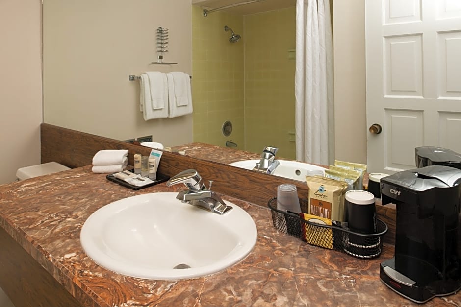 Astoria Riverwalk Inn