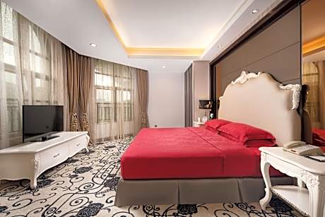 FY - Honeymoon 1 Bed Suite with 1 Living Room