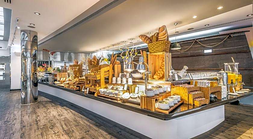 Golden Sands Hotel Creek