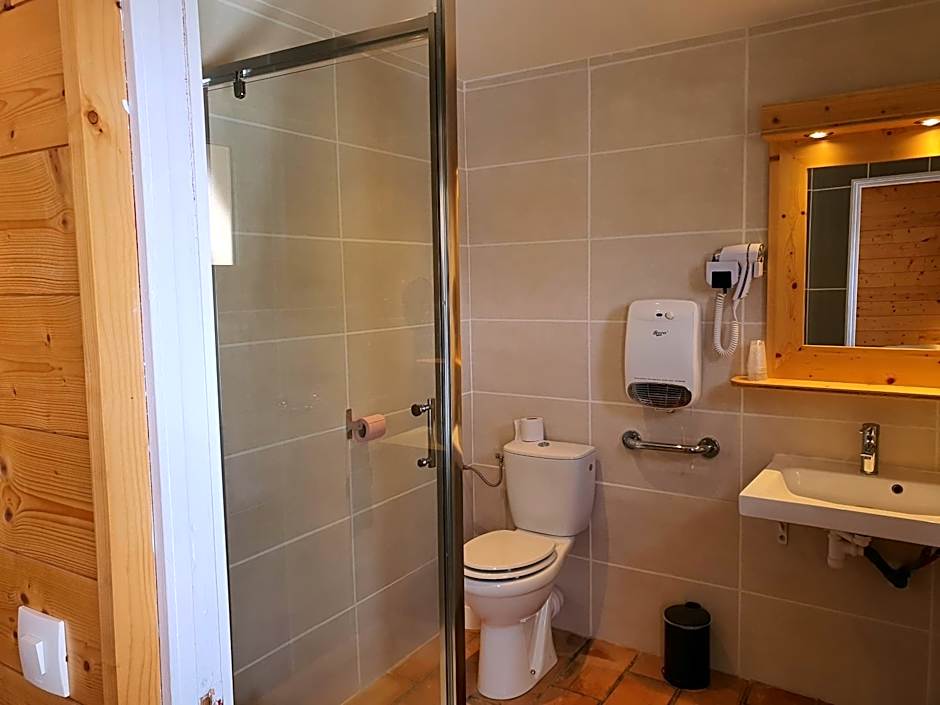 Logis Hôtel Restaurant L'Escarbille