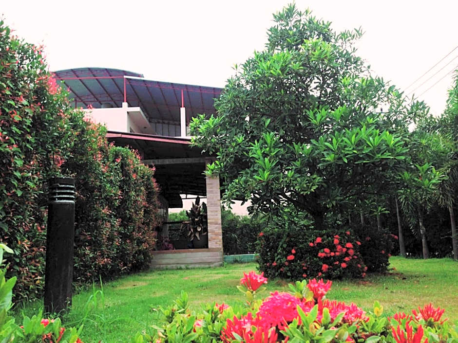 Baan Tawan Shine Surin