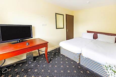 Standard Twin Room with Shared Bathroom