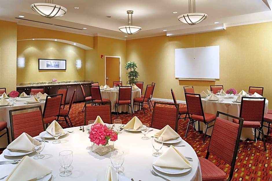 Courtyard by Marriott Pittsburgh West Homestead/Waterfront