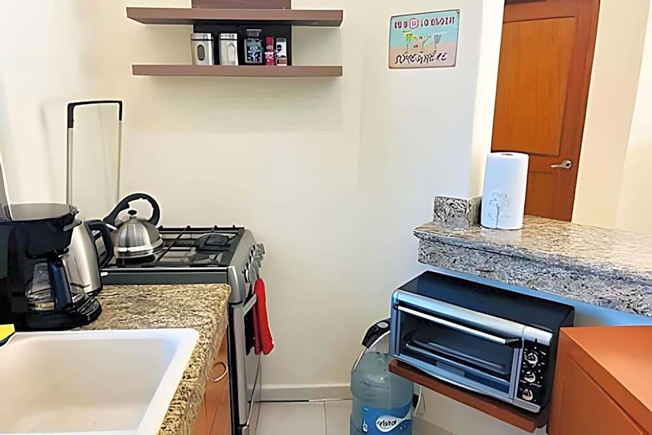Cozy Place/WiFi/Beach 10 min Walk/Private Pool