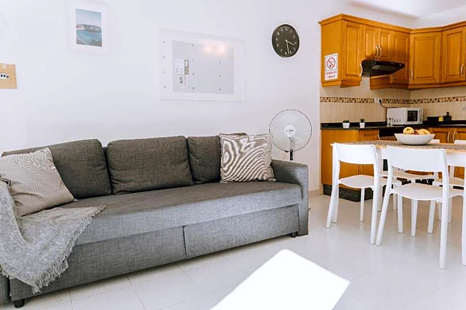 Central location in a great complex with 300mbps internet