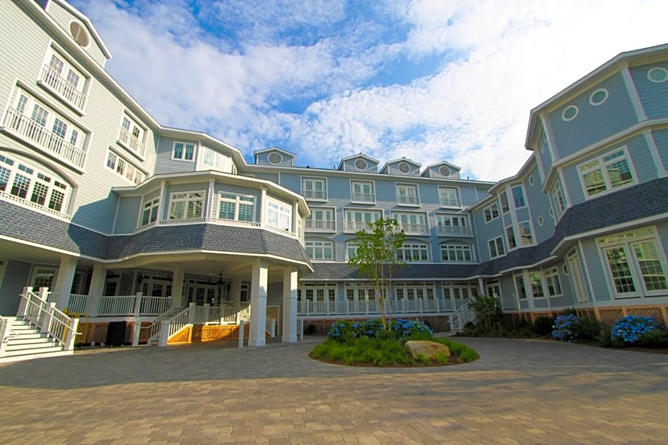 Madison Beach Hotel, Curio Collection by Hilton