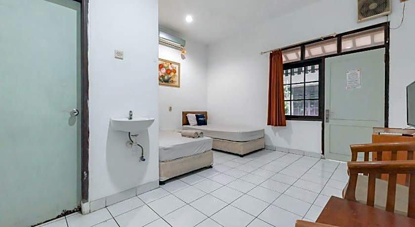 RedDoorz @ Hotel Pondok Kurnia near Buah Batu Bandung