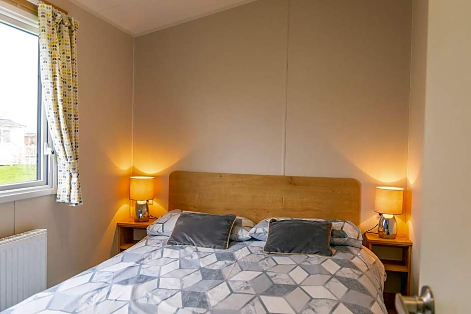 64 lancaster The lazy willow 3 bedroom hot tub caravan tattershall lakes