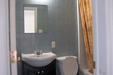 Queen Room - Non-Smoking