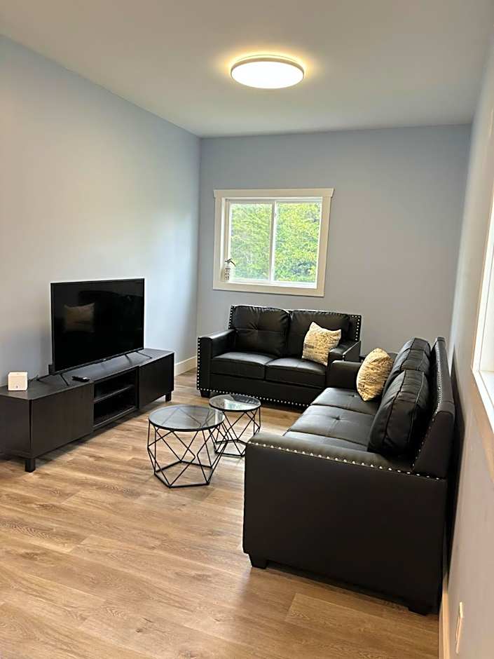 Luxury Lakefront Escape w Games Room