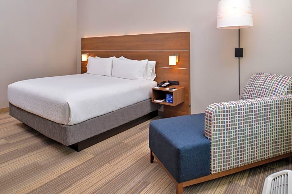Holiday Inn Express & Suites West Melbourne By IHG