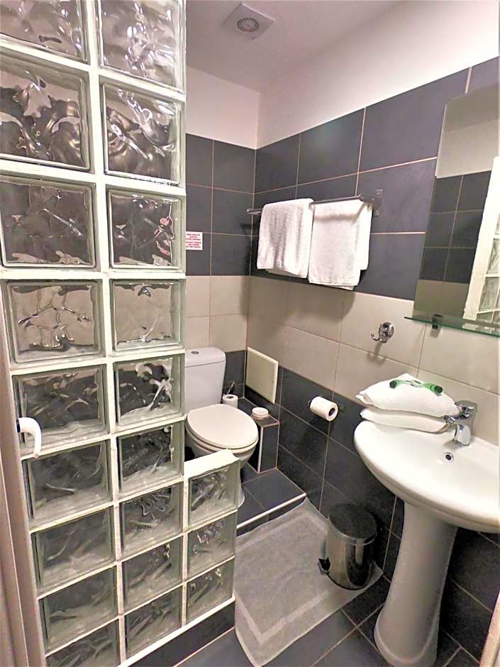 Achillion Hotel Piraeus