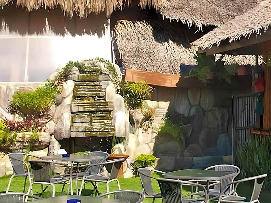 Coucou Bar Hotel and Restaurant