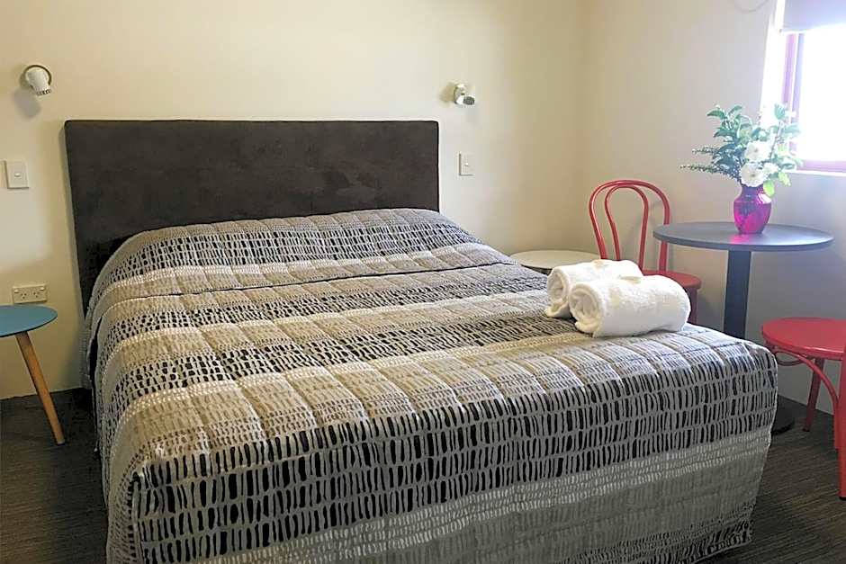 Arena Hotel (formerly Sleep Express Motel)