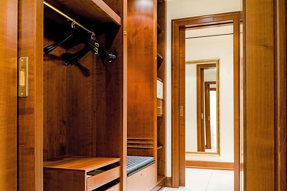 Excelsior Hotel Ernst