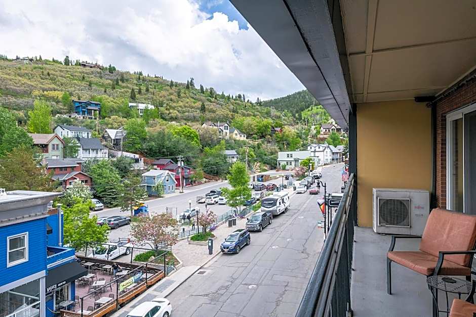 Treasure Mountain Inn