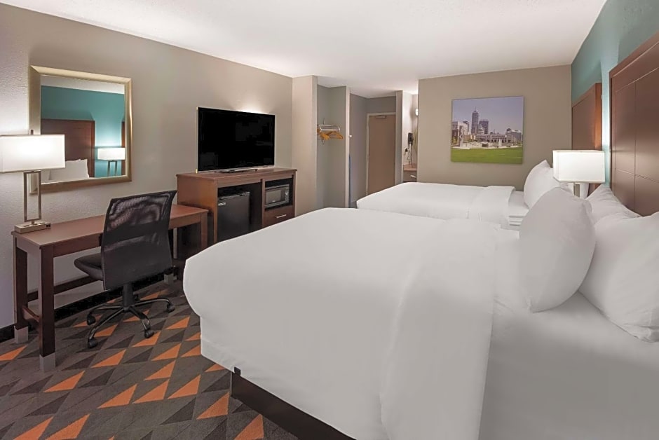 Clarion Pointe Indianapolis Northeast