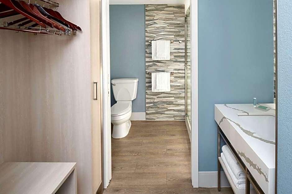 Courtyard by Marriott Charleston Waterfront