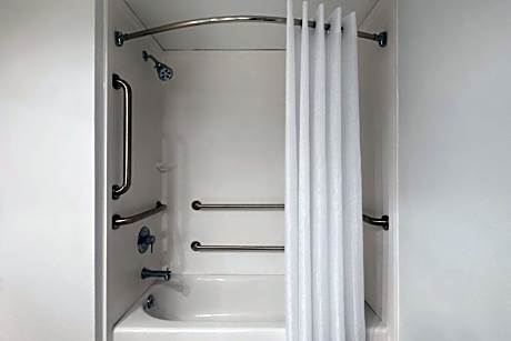 Queen Room - Disability Access/Non-Smoking