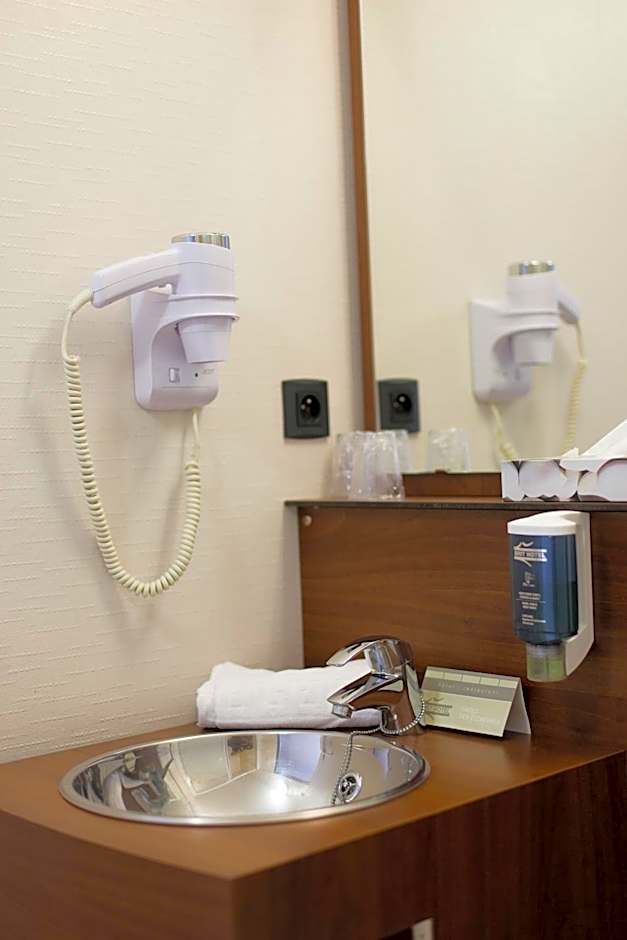 Brit Hotel Toulouse Colomiers  LEsplanade