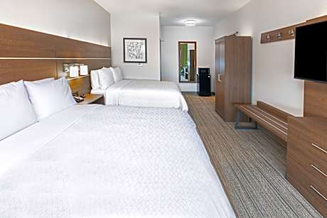 2 Queen Beds Standard Comm Accessible