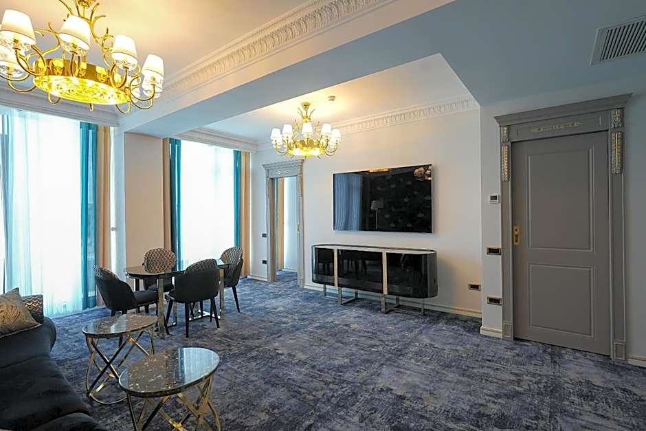 W Regal Boutique Hotel&Spa