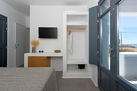 Elegant Two-Bedroom House with Sea View-Split Level