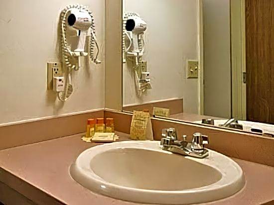 Nisswa Inn and Suites