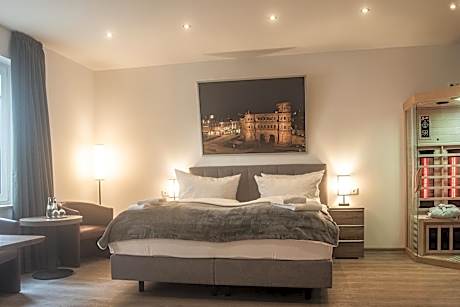 Deluxe Suite with Spa Bath