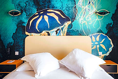 Superior Double Room with Balcony and Canal View