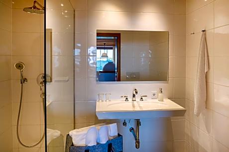 Double Room with Balcony and Mountain View