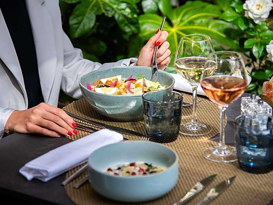 Le Louis Versailles Château Hotel-MGallery