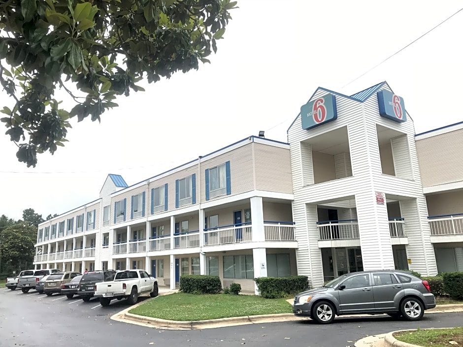 Motel 6 Raleigh, NC - North