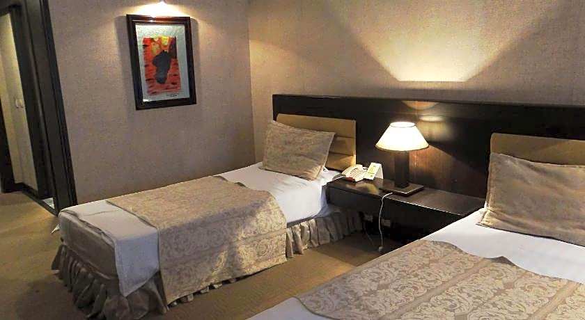 Le Grande Plaza Hotel