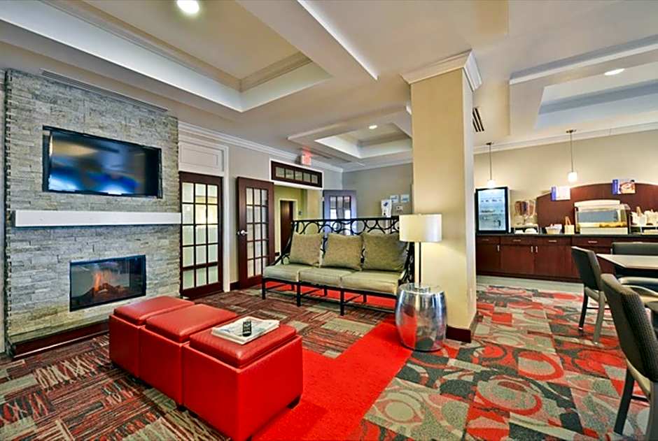 Holiday Inn Express & Suites Utica By IHG