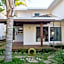 Feet on Orla Bardot! Seafront condominium, house with 4 suites BZ48