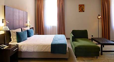 TANA Hotel