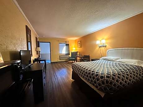 Queen Room - Non-Smoking