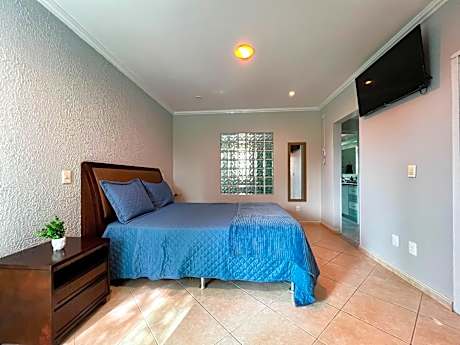 Studio with Spa Bath