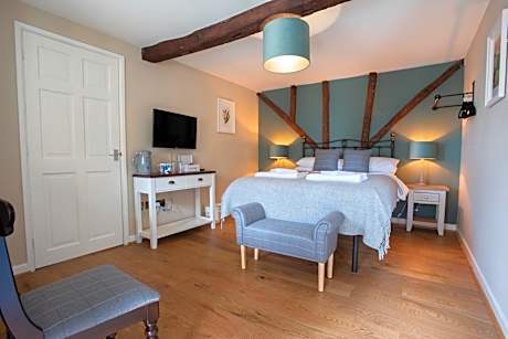 Traditional-Double room-Ensuite with Bath-Countryside view