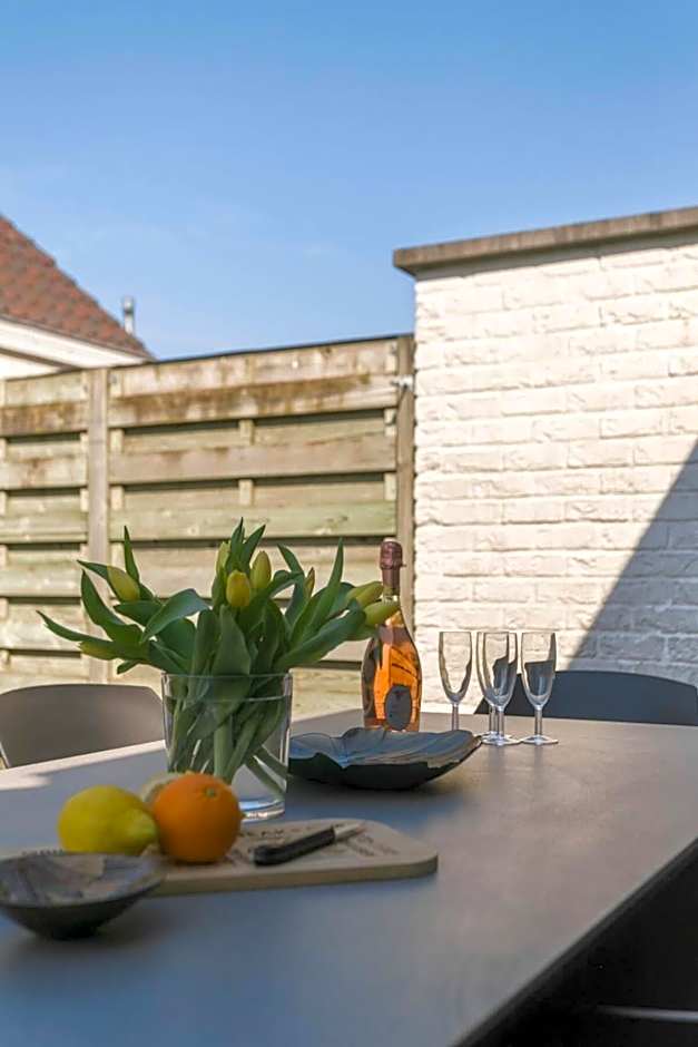 Huswell - Summer-house with sunny garden nearby beach