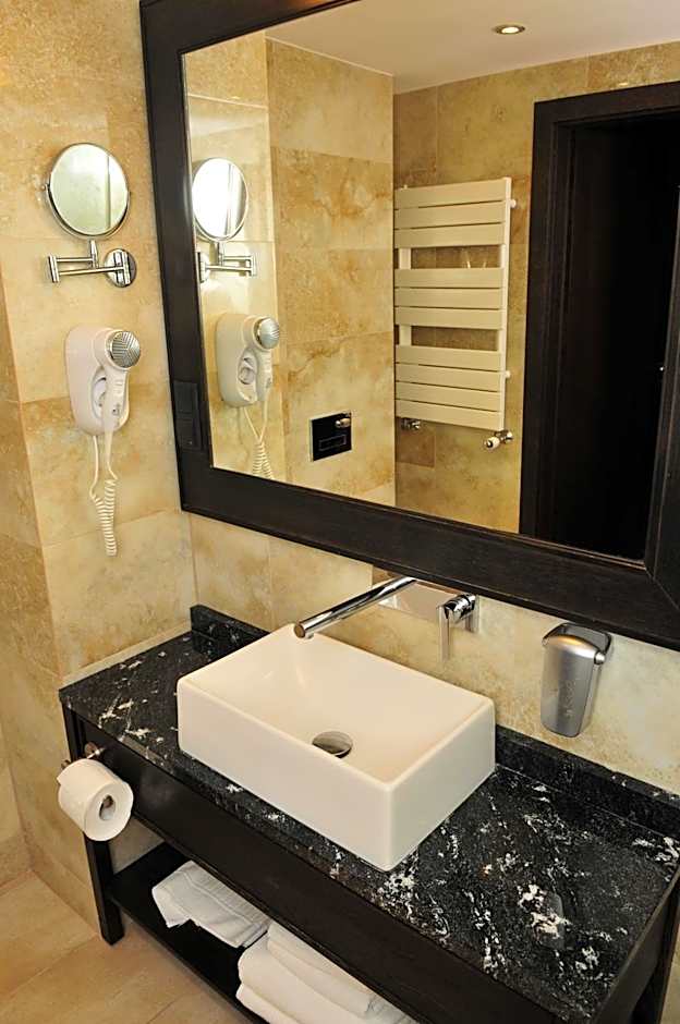 Red Baron Hotel & Restaurant