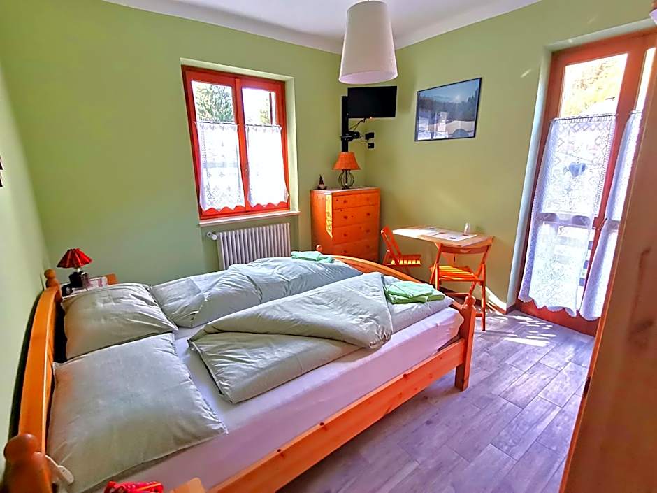 Foto 1 dari 6 — Quadruple Room