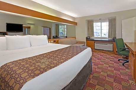 1 Queen Bed Non-Smoking