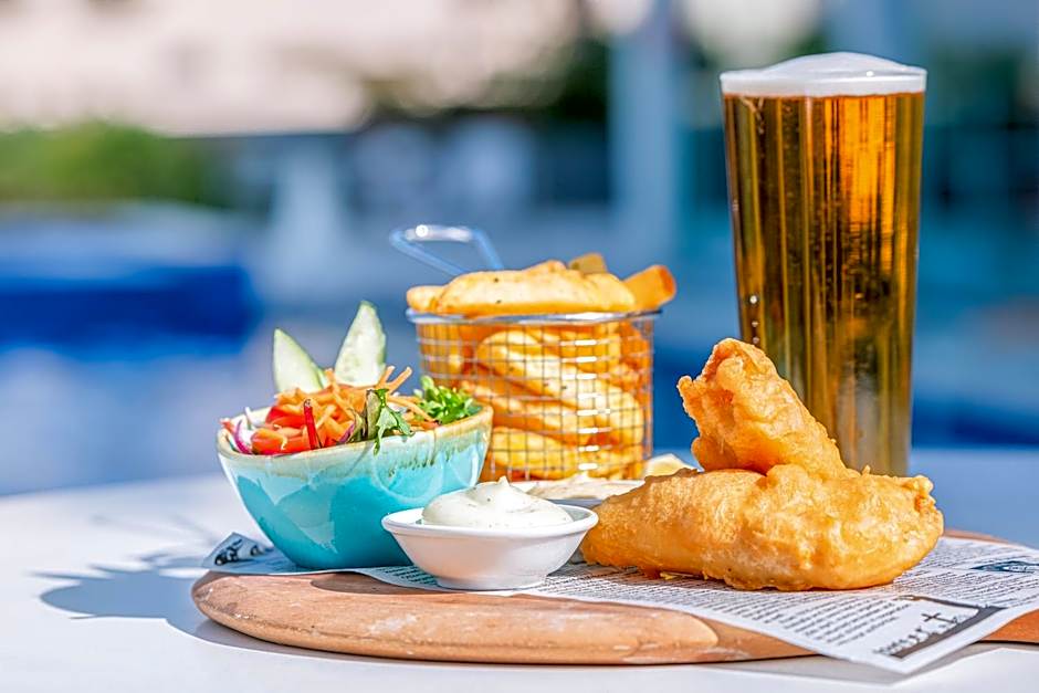 Cairns Harbourside Hotel