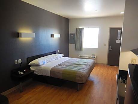 King Room - Disability Access - Non-Smoking