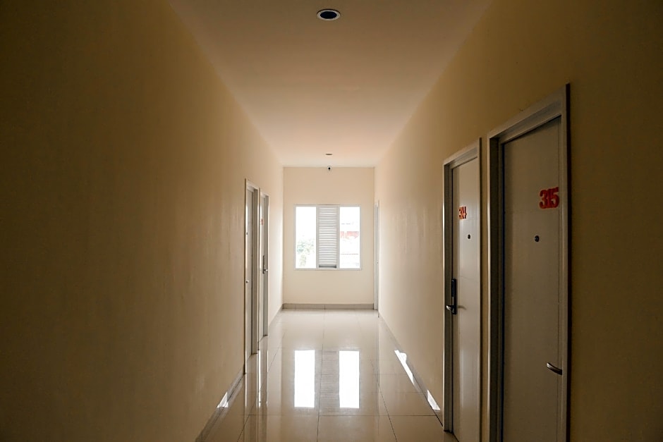 Vaccinated Staff - OYO 149 Alpha Kostel Syariah