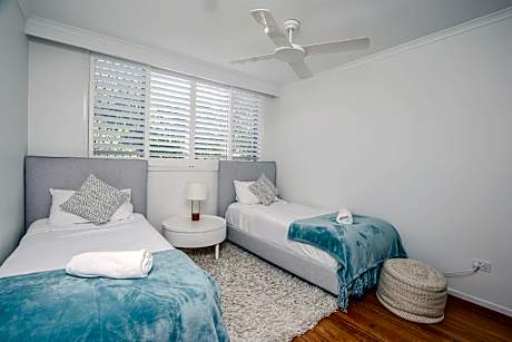 Two Bedroom Deluxe Apartment - 18