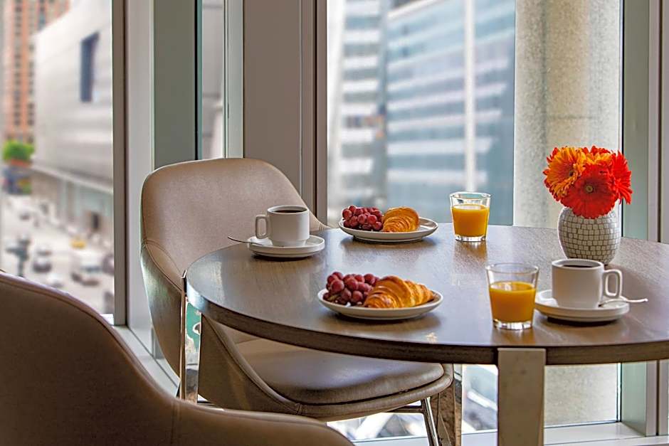 Courtyard by Marriott New York Manhattan/Midtown West