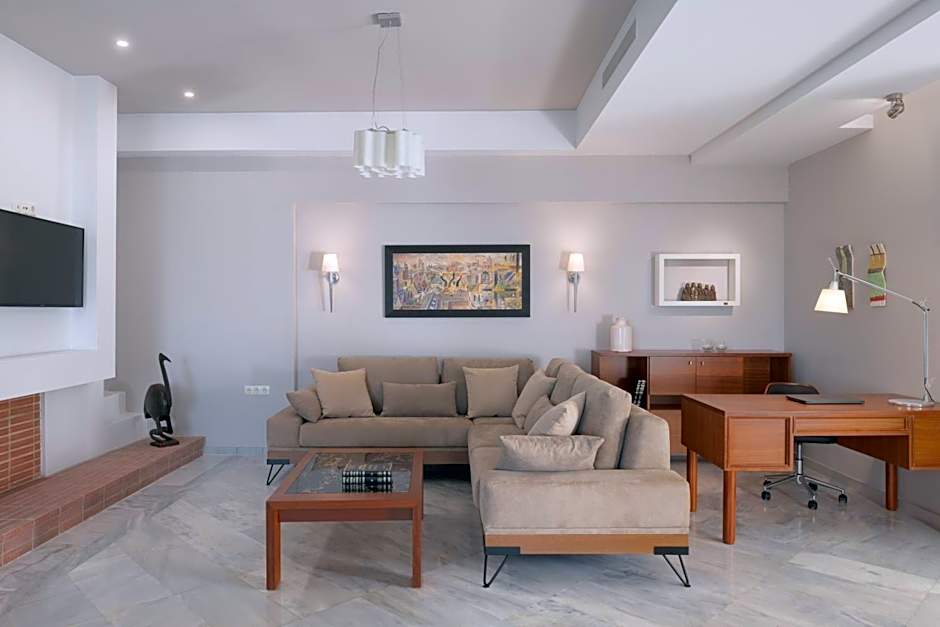 Macaris Suites & Spa